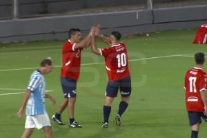 养生局！阿圭罗老将赛连续摆脱两名防守者轻松破门